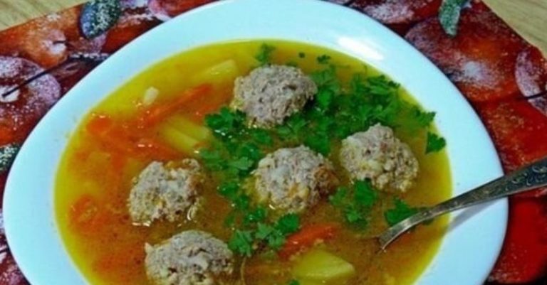 Коли батько привів додому м ачуху Ліду, я тоді ще й уявити собі не могла як вона змінить мою долю
