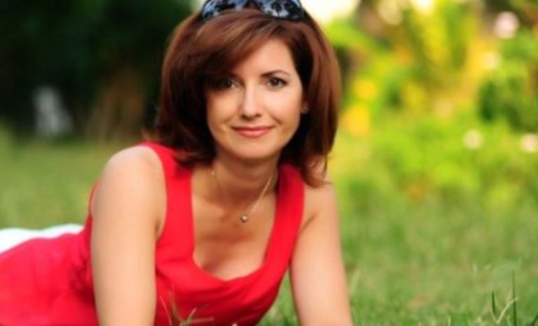 Перед відходом з життя свекруха заповіла мені свій будинок. Що зробив свекор, коли дізнався про це?
