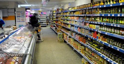 Андрій дорікнув дружині, що та не вміє економити на продуктах, і дружина відправила до магазину його самого. Того дня Андрій багато чого зрозумів