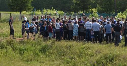 Арсеній пішов на nохорон прадіда, але він точно не очікував побачити його там, та й вже точно не очікував, що він виявиться його братом