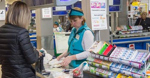 Так вийшло, що я багато разів в магазині платила за подругу, тому що їй в той момент якраз дзвонили. Одного разу я вийшла з магазина, перевірити чи оплатить вона за мої покупки. Результати вразили мене.