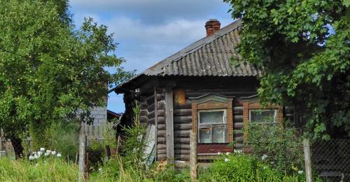 Іван став помічати, що дочка часто тікає з дому. І одного разу він вирішив простежити за нею. Те, що він побачив того дня, в житті не забуде