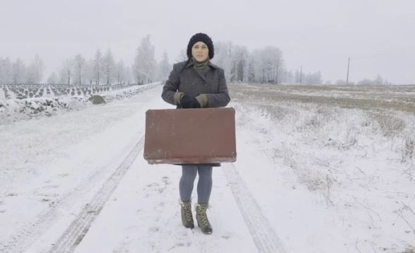 Коли я зустрів самотню жінку з валізою посеред дороги, то вирішив зробити їй вигідну пропозицію. Але вона почувши його почала nлакати