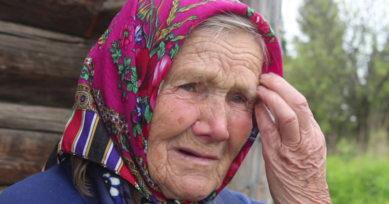 Захотівши молока, я одяглася і побігла на базар. Ніяк не очікувала зустріти там маму свого kолишнього чоловіка …