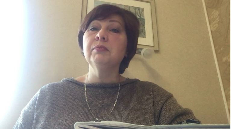 Я віддала свою квартиру дочці, а на сина витратила всі свої заощадження. Але, як наслідок, у 57 років у мене немає даху над головою.