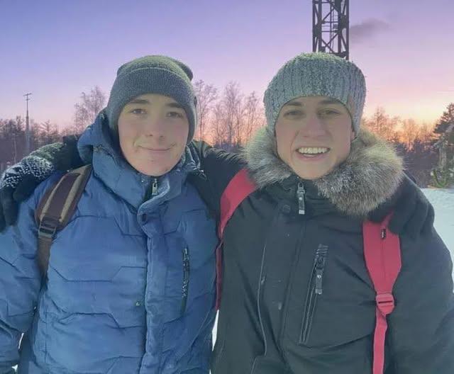 Привезла додому 6 тисяч євро, які вдалося накопичити. Все до копійки зібрала, щоб передати дочкам. Поклала гроші в конверт і привезла з собою