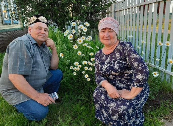 Коли захворіла моя мама, я була змушена доглядати її в рідному селі. Але я й припустити не могла, як це рішення вплине на мою родину.