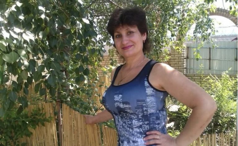 Степан ніколи не припускав, що стане головним вихователем своїх дочок і займеться плетінням кісок та домашніми справами. До цього його підштовхнула сама дружина.