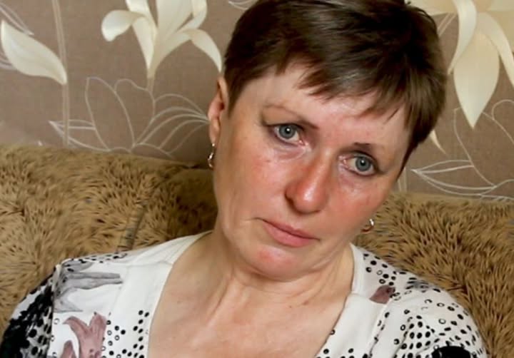 Оля сиділа в кріслі і мовчки спостерігала, як її чоловік Микита збирає свої речі і складає їх у спортивну сумку. – Візьми валізу – туди більше поміститься, – байдуже сказала дівчина