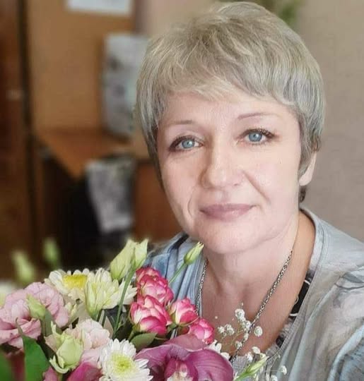 – Василь, а де Зоряна? Де діти? – Ольга вийшла з автобуса, який довіз її прямо до воріт, і не могла зрозуміти, чому дочка її не зустрічає і на порозі стоїть тільки зять. – Давайте сумки, зараз все розповім, – сухо кинув Василь