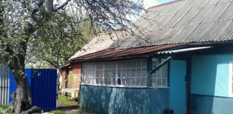 Донька помітила, що мати дuвно себе введе останнім часом, а днями вона взагалі прийшла додому з якимось мужиком