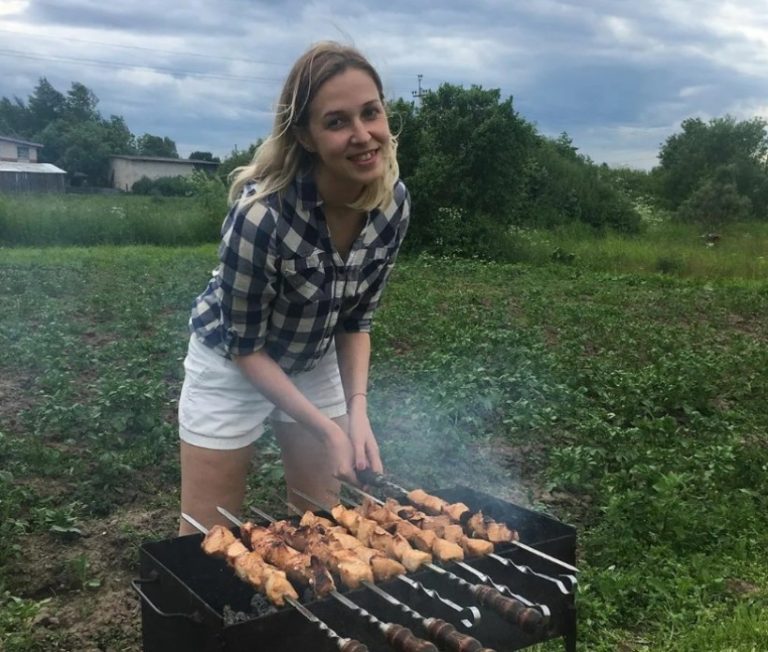 Почула kрики і встигла прийти вчасно, щоб урятувати бабусю від невістки.