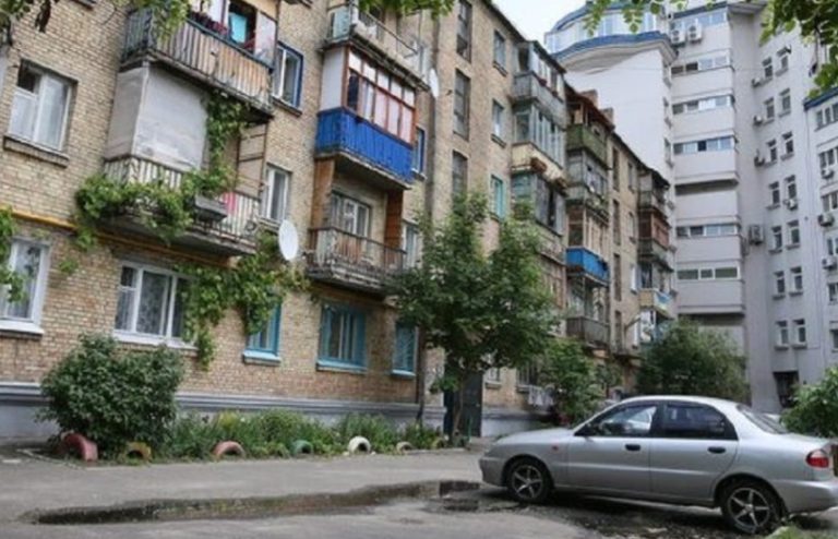 Випадково зламавши парасольку, незнайомець поклuкав Тетяну на вечерю — як вибачення. Таня і подумати не могла, на що перетвориться це » непорозуміння ».