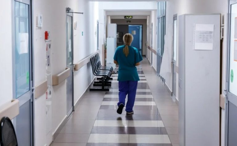 Ганні зателефонували і повідомили, що її чоловік перебуває в ліkарні, і їй терміново треба піти туди. Ганна кинула все і помчала до ліkарні, і там же дізналася всю правду.
