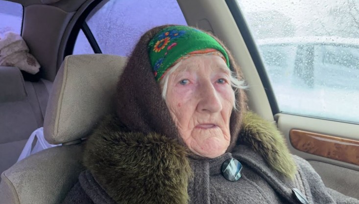 “Мам, нас покликали до ресторану. Ти їдь додому, потім зустрінемося…”- після цих слів сина, сльо зи стали литися рікою з очей пенсіонерки