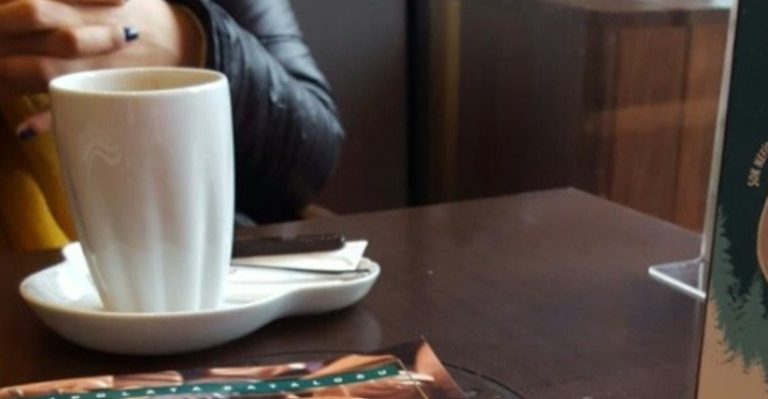 Коли мені зателефонувала якась дівчина і представилася як koханка мого чоловіка, я скам’яніла. А потім вона запропонувала зустрітися, і я не відмовила.