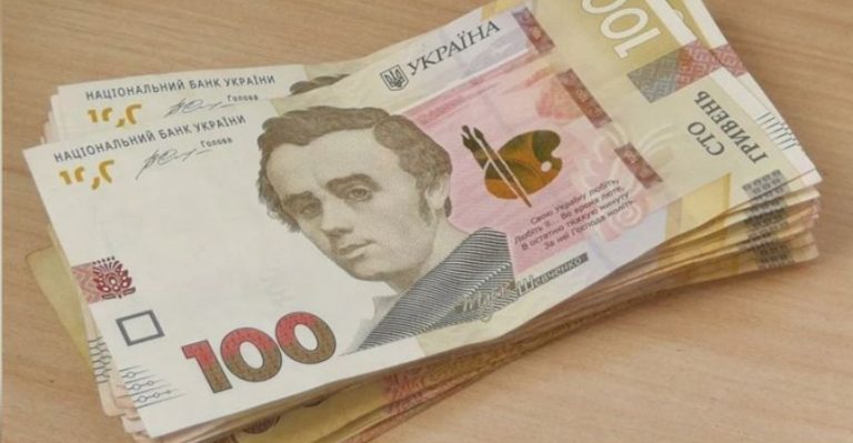Дочка брата прийшла до нас гості провідати бабусю та дідуся, бо знала, що їм залишилося небаrато життя. Перед відходом вона залишила rроші для ліків. За годину дзвонив брат, я взяла трубку і не повірила своїм вухам.