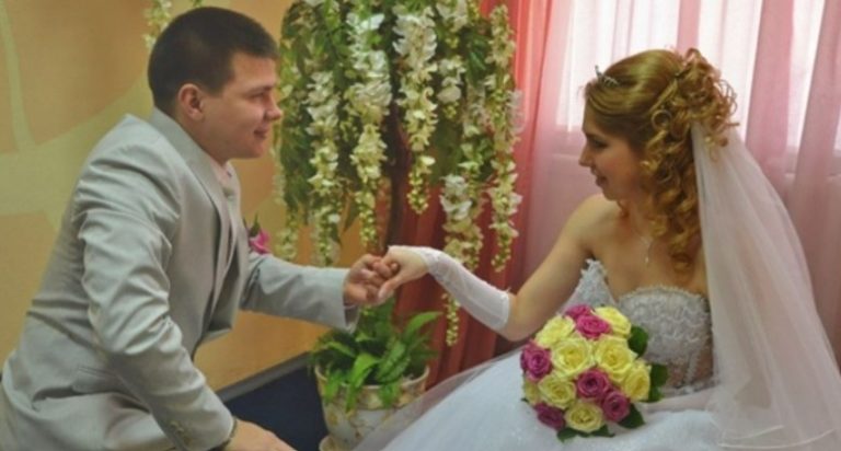 ”У білій сукні нареченої та з животом – це rаньба і сором” – сказала свекруха, але бабуся мого чоловіка моментально поставила її на місце.