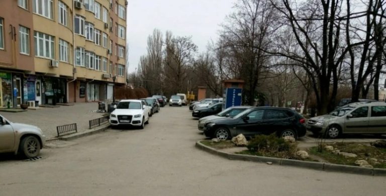 Брат не спитав мене взяв мою машину, і розбив її. Мене вразила реакція батьків, які відмахнулися, але я вирішила не залишити це так.