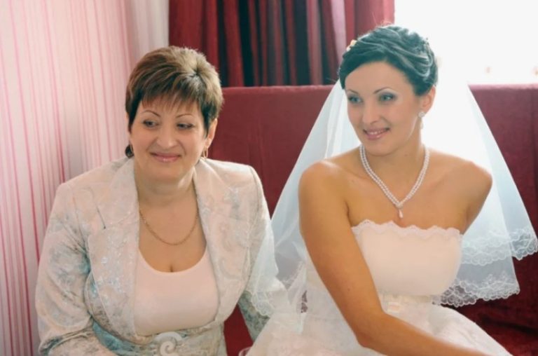 Коли свати прийшли до нас похмурі, ми запідозрили щось недобре. Але те, що вони заявили, остаточно збило нас з пантелику
