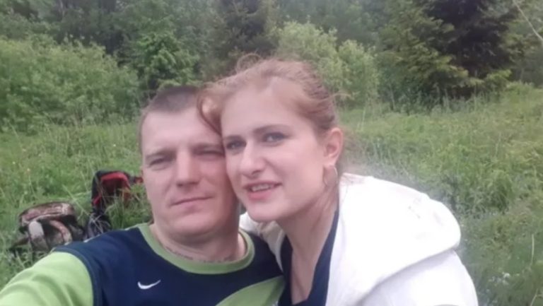 Ганна вийшла до хліву доїти корову, як раптом почула ди вний галас. Прислухавшись, вона з жа хом зрозуміла, що в кущах плаче немовля