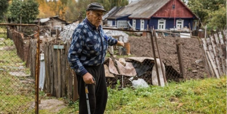 Коли батько постарів, постало питання про те, як я за ним доглядатиму. Адже місце у нашій квартирі мало, а до села я не можу переїхати