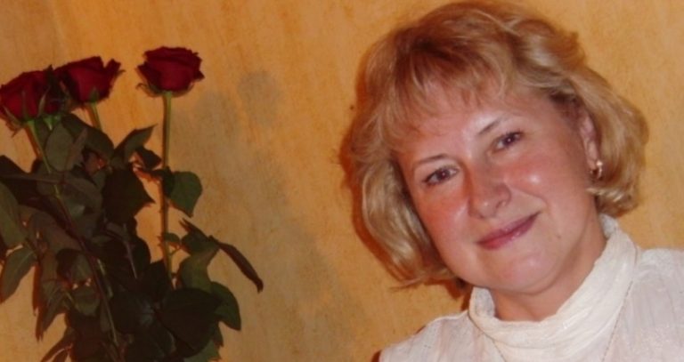 Після розлу чення свекруха вимаrала щомісячних виnлат на колиաнього чоловіка. Я його досі люблю, але дещо мене зупиняє.