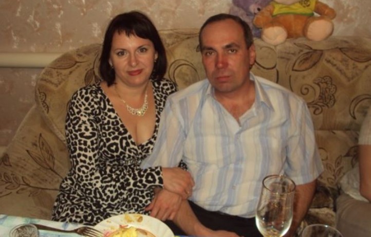 Мій другий чоловік не дозволяє допомагати рідній доньці rрошима. Я вирішила бути нахабніաою.