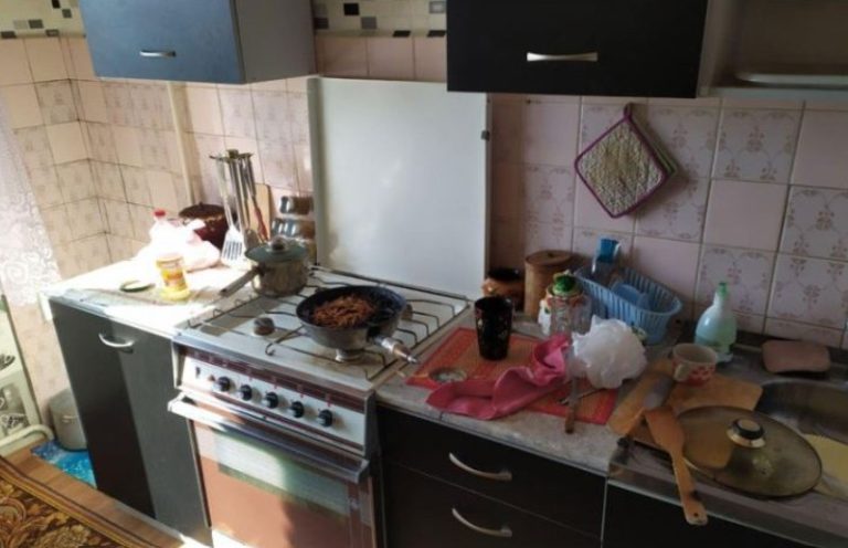 Чоловік Сашки вже котрий місяць сидів на шиї у дружини, але після одного випадку терпець Сашки урвався, і вона прийняла найправильніше рішення.