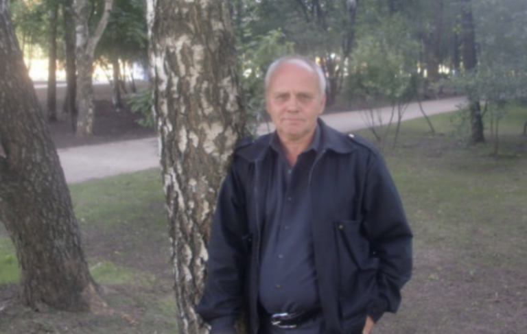 Мій син уранці зателефонував і сказав, що наро дився онук. Моєї радості не було меж. Але коли я поїхав до nологового будинку, там дізнався, що син та його невістка від мовилися від дитини.