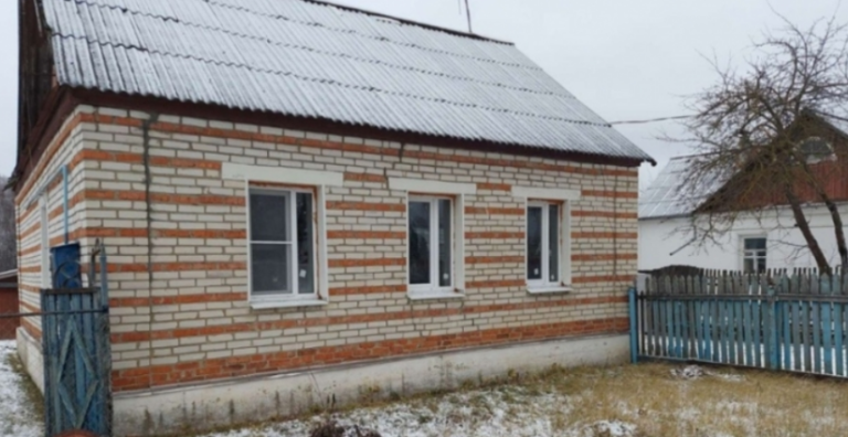 Ми з чоловіком звели великий, гарний будинок, але моє життя було зруйноване в мить, коли чоловік увійшов до будинку з жінкою, яка носила його дитину.