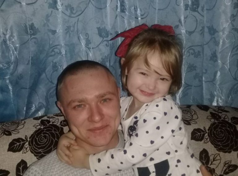 Мачуха пішла до нерідної доньки і почала просити грошей і це після того що вона зробила