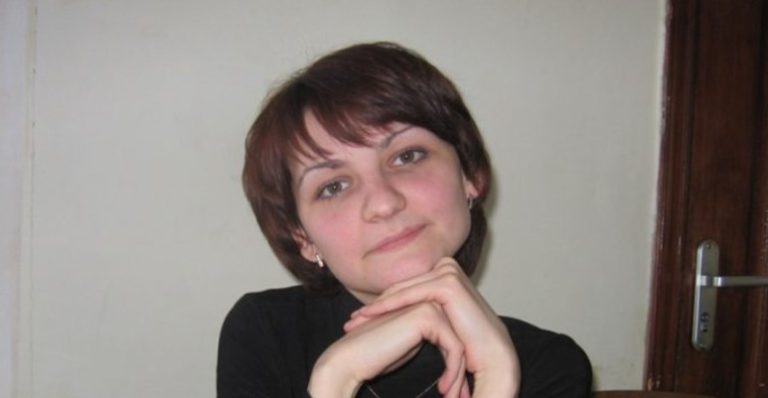 Цілий день я ходила сама не своя і думала, що може бути свекруха права. Незабаром я повідомила чоловіка, що він гідний більшого і нам треба роз лучитися . Спершу він мовчав.