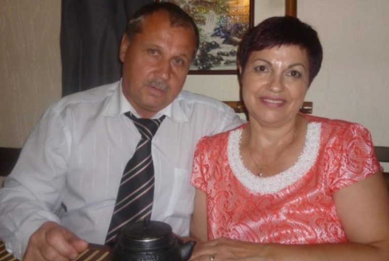 Приїхавши до мами без попередження, ми відкрили двері своїм ключем. Те, що відбувалося в квартирі, не поміщалося в мене в голові. Як так?