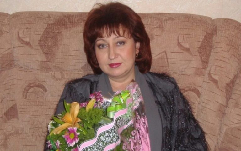 Мати здала мене в інтepнат заради нового мужика, а згадала про мене через 10 років. Не повірите що зараз вимагає вона від мене.