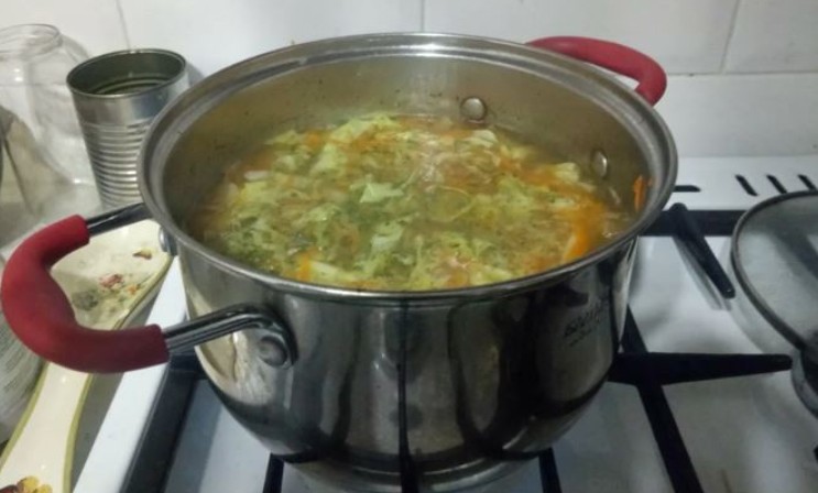 Коли я побачила, які страви готує моя свекруха, спочатку у мене очі на лоб полізли, а потім, я твердо вирішила, що більше ніколи не відправлю до неї внучку.