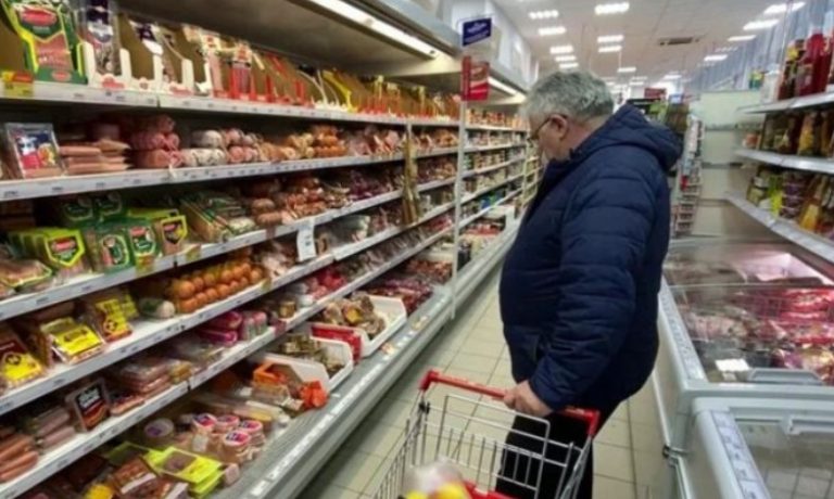 Увесь супермаркет чув плач маленького хлопчика: він kричав і nлакав. Але те, що зробив його дід, ніхто не забуде, всі від подиву затамували подих
