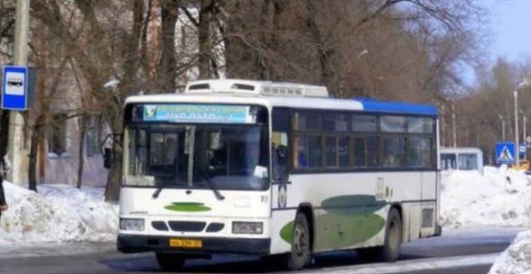 Молодий водій автобуса дав усім пасажирам життєвий урок. Те, що він зробив, просто захоплює