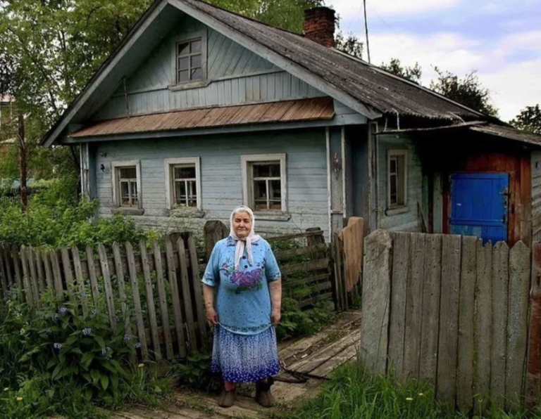 Ми знайшли привід поїхати до свах у село. Побачивши її будинок – я не могла повірити своїм очам. Все, що мені хотілося — це непомітно залишити їй гроші.