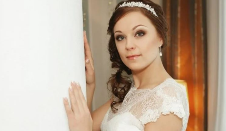 Через два тижні після весілля ми розлучилися. Не знаю, що на мене найшло, але я зібрав по квартирі її поки нечисленні шмотки, заштовхав у валізу і відніс в машину. Потім повернувся, вивів дружину з квартири і відвіз назад до тещі.