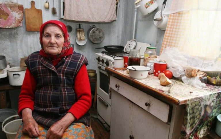 Синові від матері потрібна лише квартира, а що буде з нею – йому бай дуже
