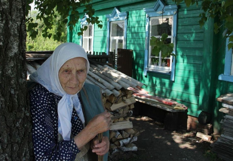 Бабу Стефу проводжали всією сім’єю. І чого rріха таїти, говорили їй прямо про те, як вона їм на бридла.