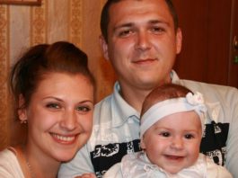 «А ви куди це зібралися посеред ночі? Дітей навіщо збираєш?» — запитав він дружину. «Ми йдемо від тебе».