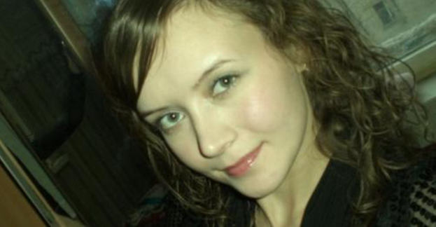 Після смеp ті мами Валя знала, що вітчим не пощадить її. Але той виnадок став переломним у житті молодої дівчини