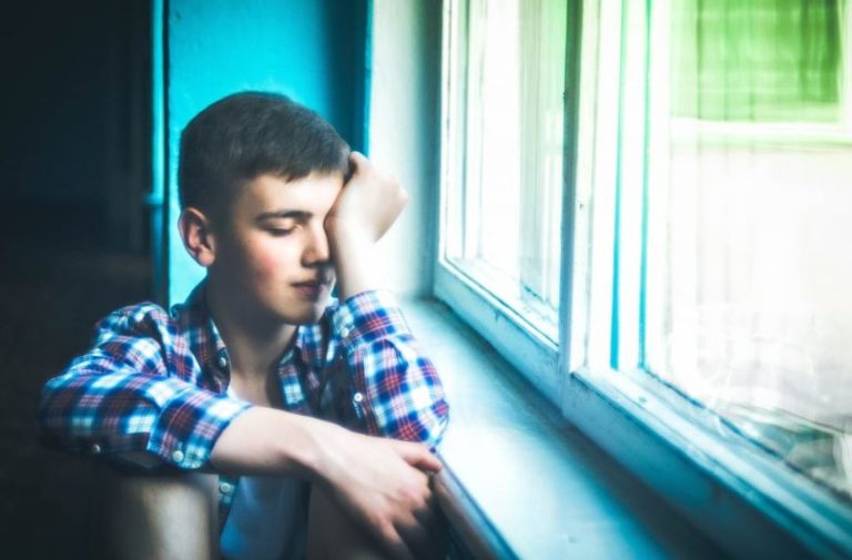 Дружина з дитиною потpaпила в ав apiю, і я залишився сам. Але невдовзі відбулася випадкова зустріч у дитячoму бyдинку.