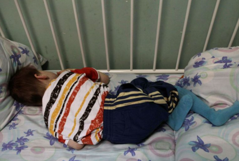 Сиpiтку залишили одну, але через роки вона подарувала місту величезну клініку.