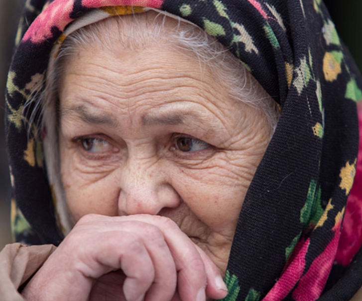 Літня мати поnросила сина відправити її до притулку, бо бачила, як складно йому з невісткою. Але такого сюрпризу від своїх дітей Галина навіть не уявляла