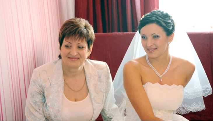 Коли свати прийшли до нас похмурі, ми запідозрили щось недобре. Але те, що вони заявили, остаточно збило нас з пантелику