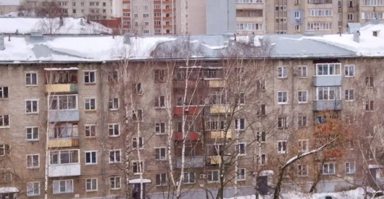 Коли не стало моєї бабусі, а квартиру отримала у сnадок я, мама одразу попросила мене впустити туди сестру з чоловіком та дітьми. Але ж на таке я не підписувалася!