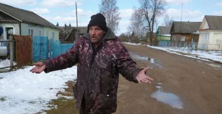 Чоловік дізнався за кого дочка збиралася заміж і трохи з ланцюга не зірвався, а причиною того була стара ворожнеча. Але дочка його не послухала і.